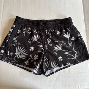 Athleta Women's Black and White Printed Baja Shorts Size 12